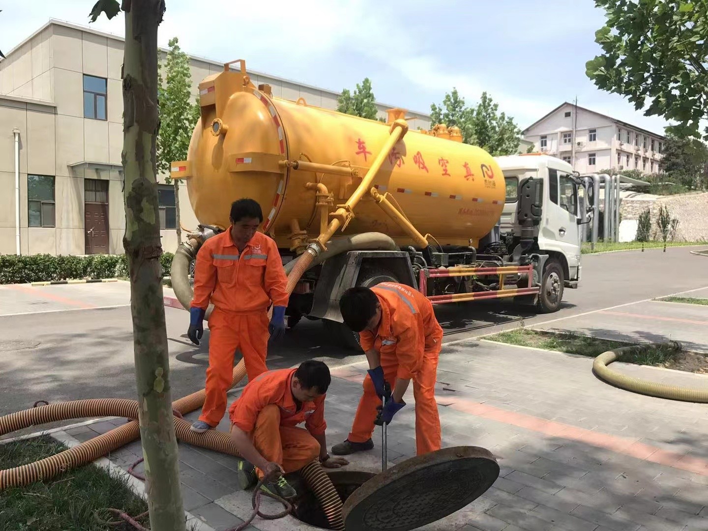 景宁化粪池清理与5-8吨吸粪车施工效率分析